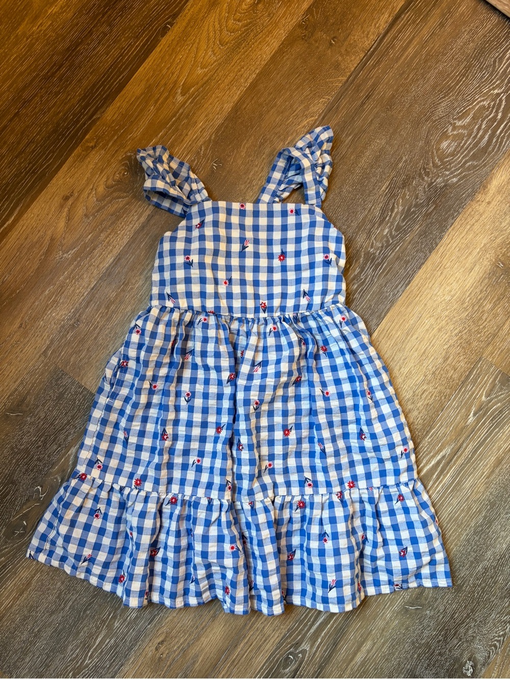 Girls cute gingham summer riffle dress size 6/7 blue with red flowers